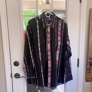 Men’s Wrangler size XL western pearl snap button down shirt.